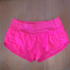 Lululemon Hotty Hot 2.5 inch- size 4